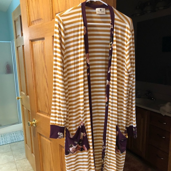 Boutique Top - Picture 1 of 1